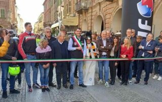 Centinaia e centinaia di motociclisti oggi hanno partecipato all'inaugurazione del 40^ Motoraduno di Primavera organizzato dal Motor Club presso la città di Fossano.