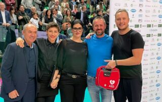 Mads Kyed Jensen MVP premiato da Emiliano Rosso, socio delegato agli eventi benefici, Emanuela Bodino mamma di Nicole e da Rosario e Laura di Battikuore.